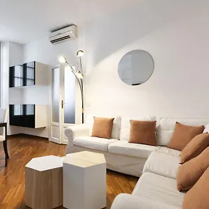 Charming San Babila Apt. Mailand