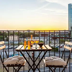 Stylish & Cozy - 5 Star Location- Balcony - View Rzym
