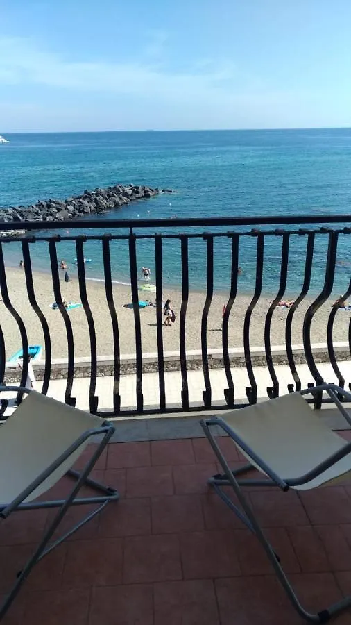 BeachFront Giardini-Naxos Apartment