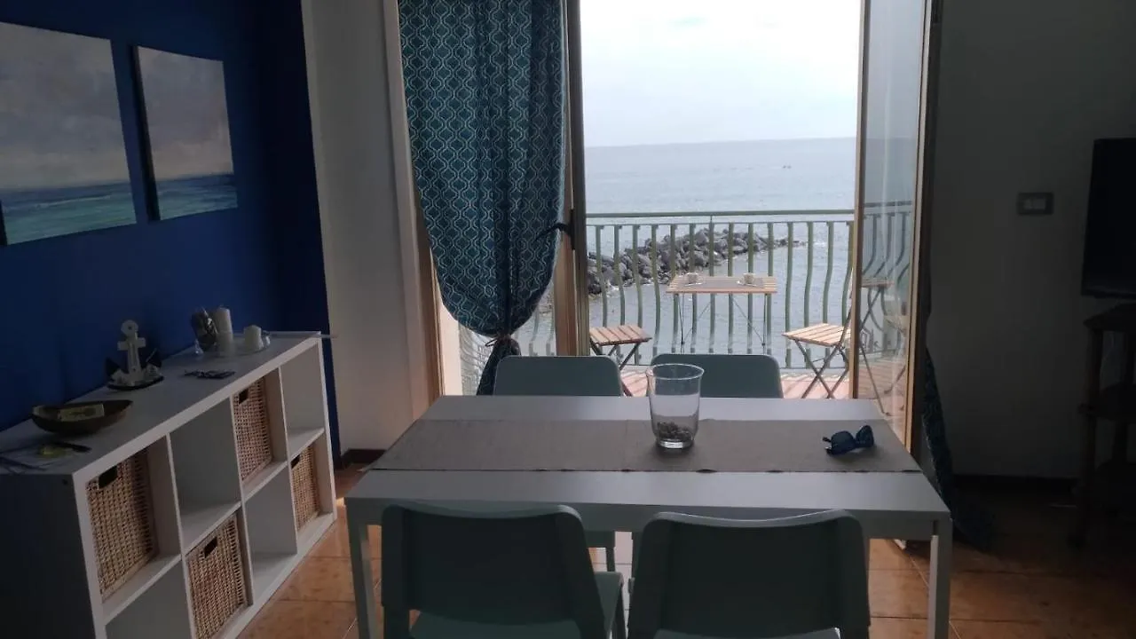 BeachFront Giardini-Naxos Apartment